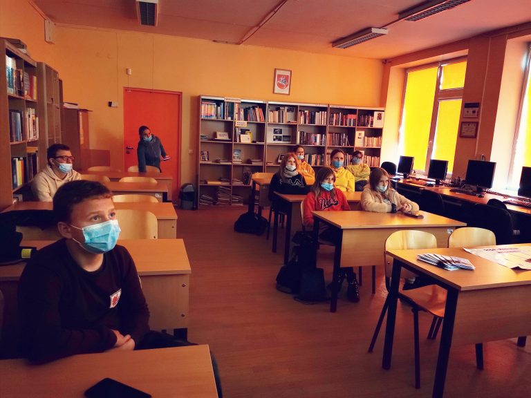 Kudirkos Naumiesčio JPB daugiau sužinojo apie prekybą žmonėmis