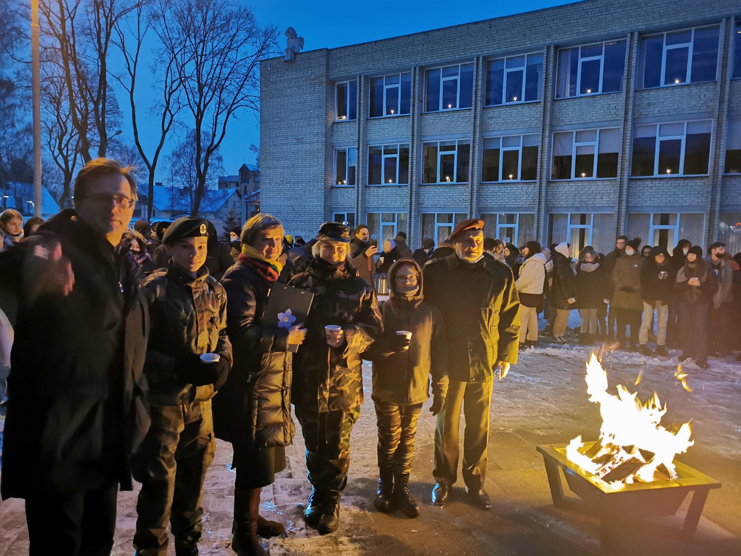 Sausio 13-ąją jaunuosius pasieniečius šildė jausmingi žodžiai ir laužai