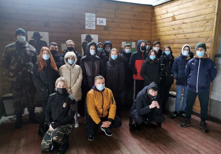 Turiningai praleistas laikas su pasieniečiais