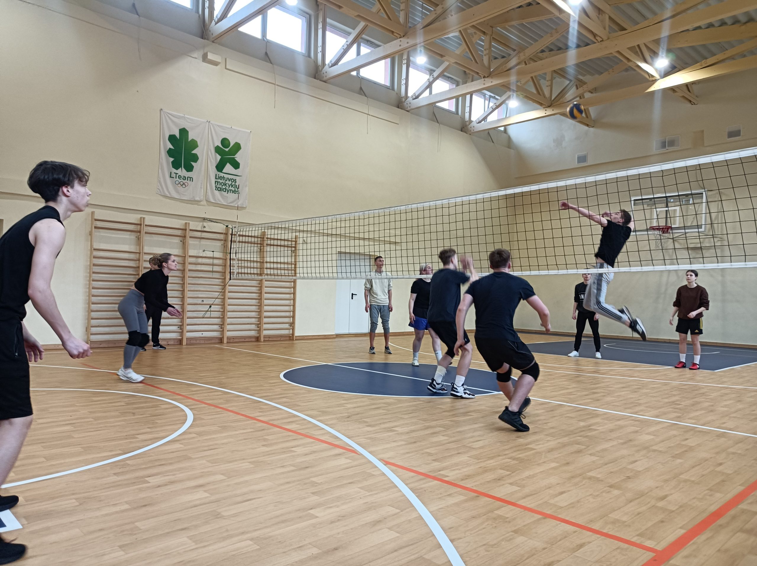 JPB tinklinio varžybose pergalę nuskynė Vilniaus Antakalnio gimnazistų komanda