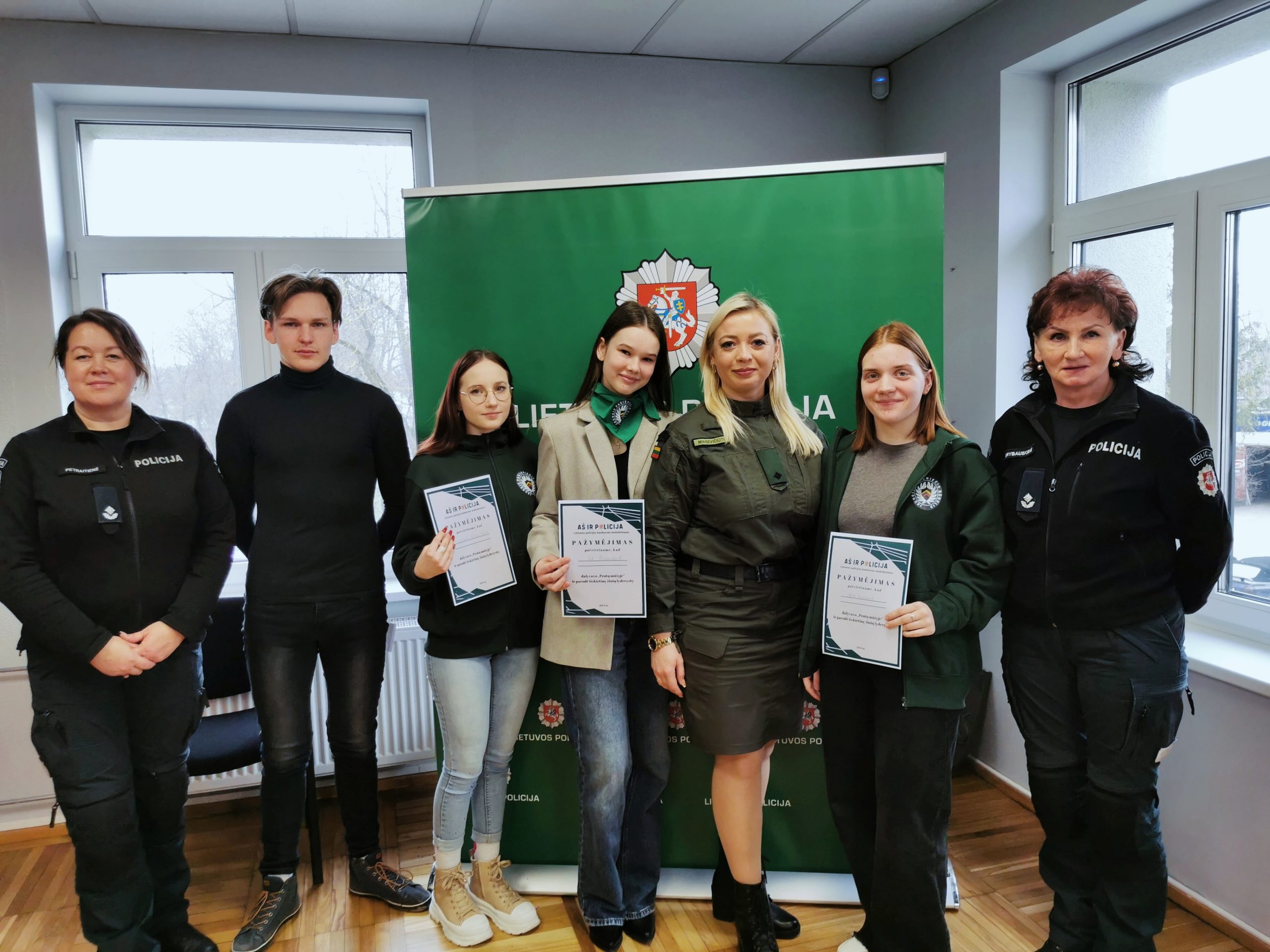 Vilkaviškio JPB nariai dalyvavo moksleivių teisinių žinių konkurse „Aš ir policija“