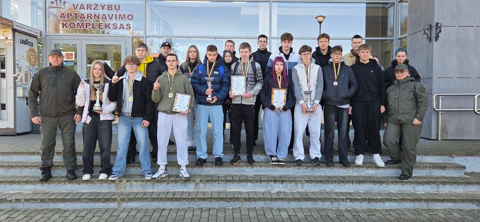 Jaunojo pasieniečio būrelio nariai varžėsi šaudymo varžybose Ignalinoje